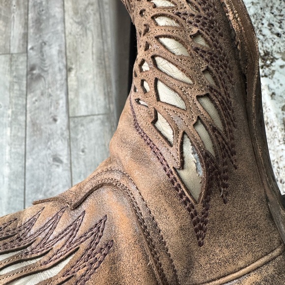 CORRAL Distressed Wing and Cross Inlay Snip Toe Cowboy Boots A1993 9.5 - Picture 11 of 12